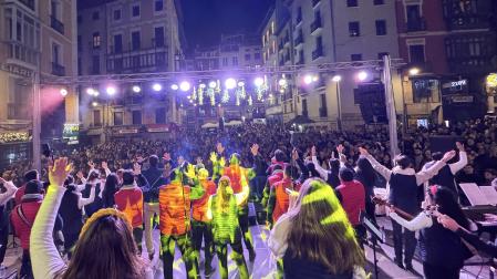 Actuación del Coro 'Cada Día en Su Presencia' del año pasado en la Plaza Consistorial