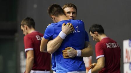 Artola se abrza a Imaz tras ganar a Altuna y Ezkurdia.