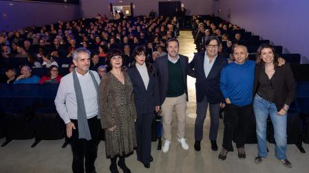 De izquierda a derecha: Joaquín Oristrell, Yolanda García Serrano, Eva Ugarte, Alejandro Toquero (alcalde de Tudela), Manuel Gómez Pereira, Luis Alegre (director de la Muestra de Cine Español de Tudela), y Reyes Carmona (concejala de Cultura)