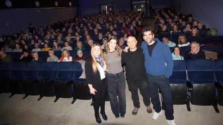 De izda. a dcha.: la concejala Laura Casanova, Judith Fernández, Luis Alegre, y Tamar Novas