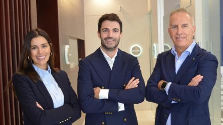 De izquierda a derecha, Dra. López, Dr. Lera y Dr. Bustillo de Clínica Bustillo & López