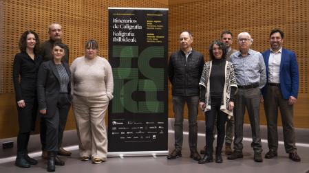 Organizadores, colaboradores y algunos ponentes de los Itinerarios de Caligrafía en la presentación que tuvo lugar en Civican