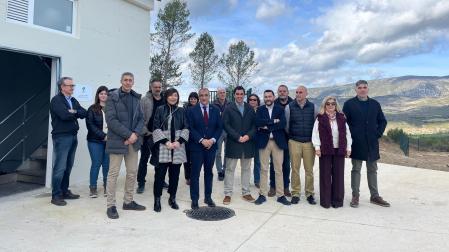 Autoridades locales, comarcales y forales, en la inauguración del nuevo depósito de agua de Javier