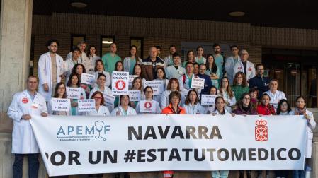 Médicos del hospital de Tudela se han concentrado en demanda de un estatuto marco propio durante la huelga convocada por el Sindicato Médico