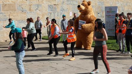 La asociación Hiru Hamabi apadrinó la actividad de zumba