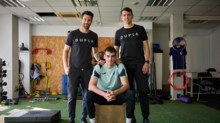 Rubén Ayarra, Joseba Ezkurdia y  Carlos Chocarro después de un entrenamiento.