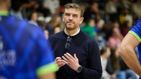 César Rupérez frente al Insolac Caja 87 en Sarriguren