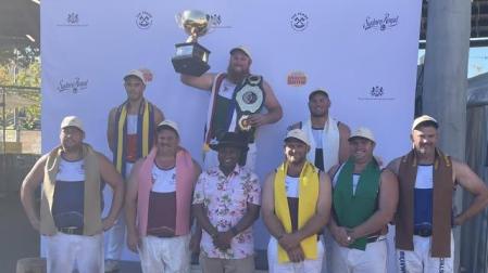 Iker Vicente, la la izquierda con una banda amarilla al cuello, subcampeón del mundo de velocidad, hoy en Australia.