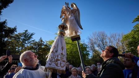 Llegada del Ángel de Aralar a Pamplona.