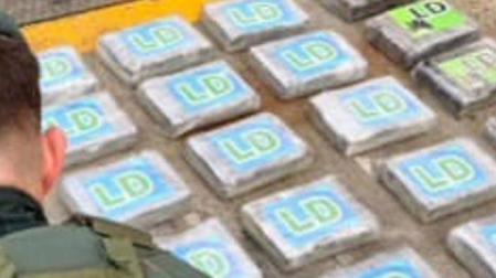 Vídeo de los 35 kilos de cocaína ocultos en los asientos de un coche durante un registro en Bera