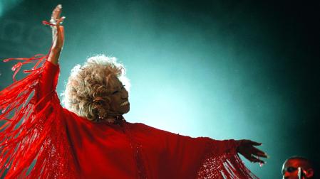 Celia Cruz llenó de salsa la última madrugada de los Sanfermines de 2002