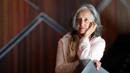 Alia Syed nació en Gales, creció en Escocia, vive en Inglaterra y tiene familia en la India, Pakistán, Estados Unidos y Canadá. “No creo que sea de un solo lugar”, dice