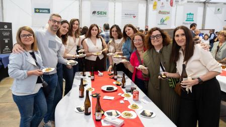 Varios asistentes al Certamen Restapa de Tudela, en la Carpa del Volatín