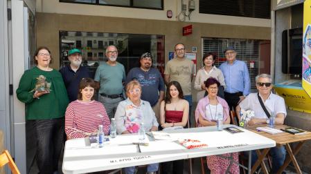 De pie, de izquierda a derecha: Leticia de la Osa Luzán, José María de la Osa López, Juanjo Marqués Cornago, Martín Spence, Víctor Angulo Las Heras, Rosa Blasco Gil, y Juan Sainz Hernández de Ubago. Sentados, de izquierda a derecha: Cristina Moreno Vitas, Fefa Blanco Arriazu, Elsa Baroja Albericio, Cristina Rupérez Palomar, y Pepe Alfaro Blanco