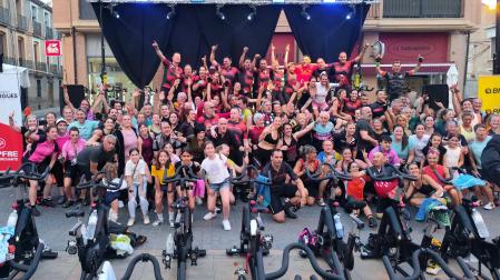 Los participantes en el IV Maratón Ciclo Indoor Villa de Murchante posaron juntos durante la jornada