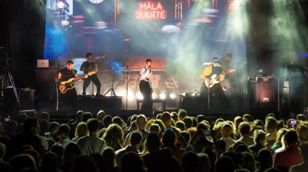 Instante de la actuación de Miss Caffeina en la plaza de los Fueros de Tudela