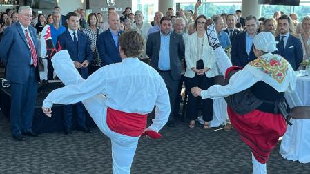 El presidente del Parlamento navarro, Unai Hualde, y otros cargos como el lehendakari vasco Imanol Pradales, en Boise (Idaho), Estados Unidos