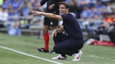 El entrenador del Rayo Vallecano Iñigo Pérez durante el partido de la jornada 34 contra el Getafe