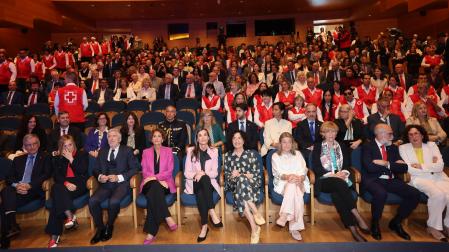 La reina Letizia presenció la gala junto a la presidenta María Chivite y la presidenta de Cruz Roja España, María del Mar Pageo.