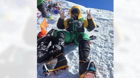 Óscar Arroyo Úbeda, montañero de Zizur, en los 8.848 metros del Everest el pasado día 20 de mayo