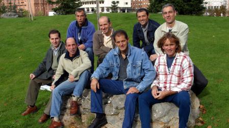 Los montañeros navarros que habían ascendido el Everest en un encuentro realizado en el parque Yamaguchi en 2002. De izquierda a derecha: Pachi Fernández, 'Pitxi' Eguillor, José Mari Oñate, Mikel Reparaz, Patxi Goñi, Mikel Álvarez, Pedro Tpus e Iñaki Ochoa de Olza