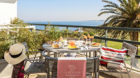 Hôtel La Réserve, un hotel de 4 estrellas con vistas al Océano Atlántico