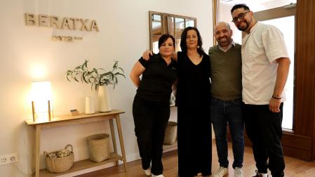 Equipo del Hotel Beratxa, en Tafalla