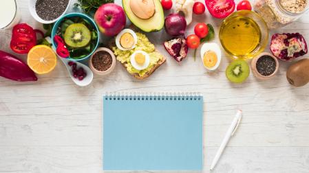 Un estudio revela tres alimentos que podrían prevenir un empeoramiento de la salud tras la menopausia
