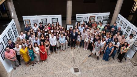 Alumnos, organizadores, y autoridades, durante la jornada de clausura del Congreso de Investigación Joven Urania celebrado en Tudela
