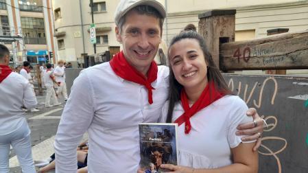 Bill Hillmann y su esposa, Paula Andión Zabalza, en una imagen tras el encierro.