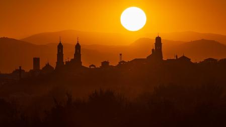Corella va a disponer de dos puntos oficiales de observación del eclipse. El denominado como Mirador de Félix Rodríguez de la Fuente situado a 4,5Km del casco urbano y una parcela junto al campo de fútbol