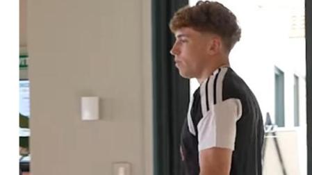 Víctor Muñoz a su llegada a las instalaciones del Liverpool