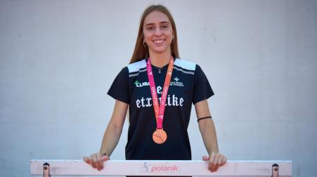 Iratxe Tejero con la medalla de bronce del Campeonato de España absoluto que se celebró en Málaga hace unas semanas.