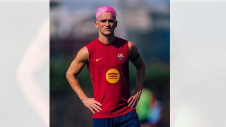 Gavi con su nuevo look entrenando con el FC Barcelona