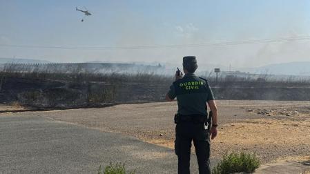 Un agente de la Guardia Civil en la zona de Alberguería de Viana