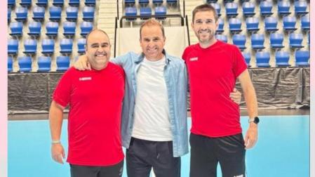 Jagoba Arrasate, en el centro, junto a Morenín y Roberto Martil, técnico de Magna Xota