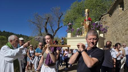 Procesión con la Virgen de Irangoiti (o Irangote) en Sabaiza durante la romería a la Vizcaya / Bizkaia
