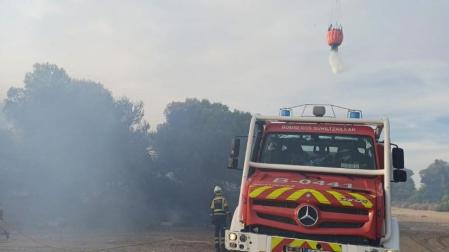 Medios terrestres y aéreos, en el incendio forestal en término de Caparroso