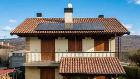 Instalación solar sobre una vivienda residencial