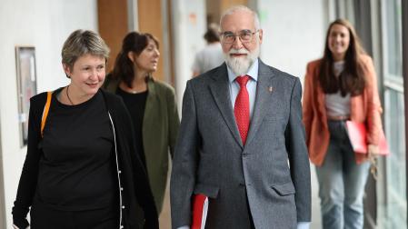 Fernando Domínguez junto a Nancy Nelly, responsable de Asistencia Sanitaria al Paciente del SNS.