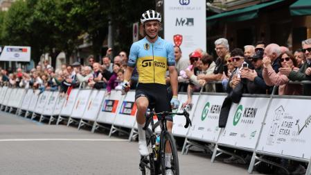 Luca Martínez se impuso en la Clasica Memorial Manolo Azcona.