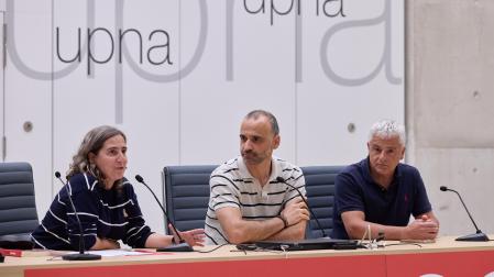 La investigadora Marta Rodríguez Fouz junto a Pedro Lechuga, director de ‘Memoria revelada’, y Sebastián Nogales, presidente de la AvtCyL