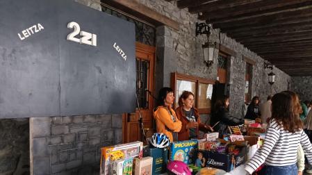 Mercadillo de juguetes de segunda mano, una de las actividades de la jornada solidaria.
