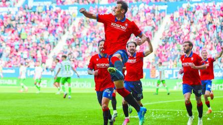 Ante Budimir, celebrando el gol que marcó de penalti el domingo en El Sadar