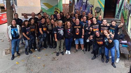 Imagen de los asistentes en Tudela a la celebración del primer aniversario del Iron Maiden Ribera Navarra Fan Club