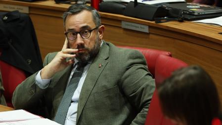 El vicepresidente Javier Remírez (PSN), este jueves en el Parlamento foral