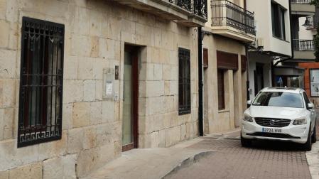 Detalle del acceso a la Casa Consistorial de Alsasua.