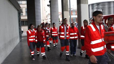 Equipo de la Cruz Roja encargada de atender a los heridos en las vaquillas de los Sanfermines 2011.