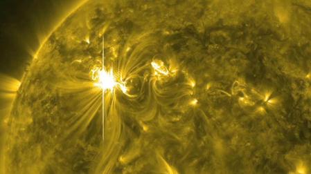 Una gran tormenta solar alcanza la Tierra