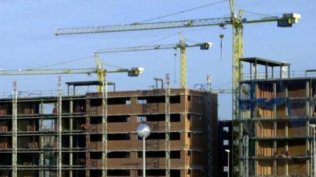 Viviendas en construcción, en una imagen de archivo. 	DN